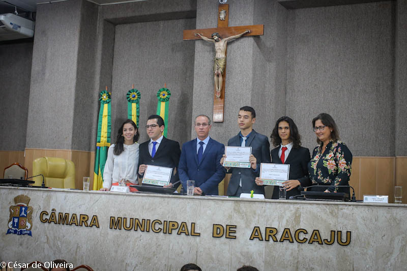 Vencedores do Projeto Jovem Senador ocupam Tribuna da Câmara