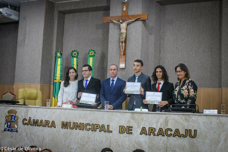Vencedores do Projeto Jovem Senador ocupam Tribuna da Câmara