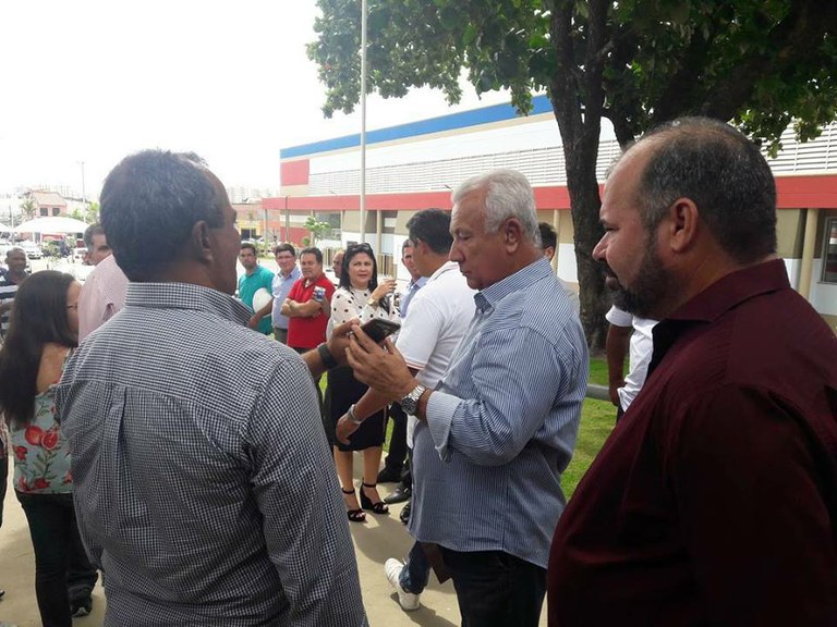 Vendedores ambulantes do Batistão procuram apoio do vereador Isac