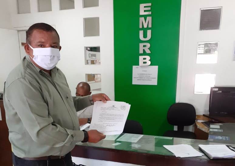 Vereador Américo aproveita feriado para despachar ofícios