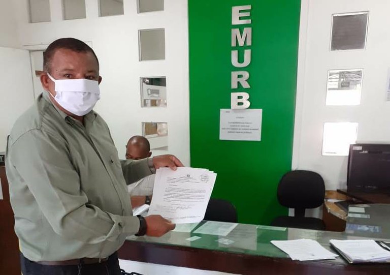 Vereador Américo aproveita feriado para despachar ofícios