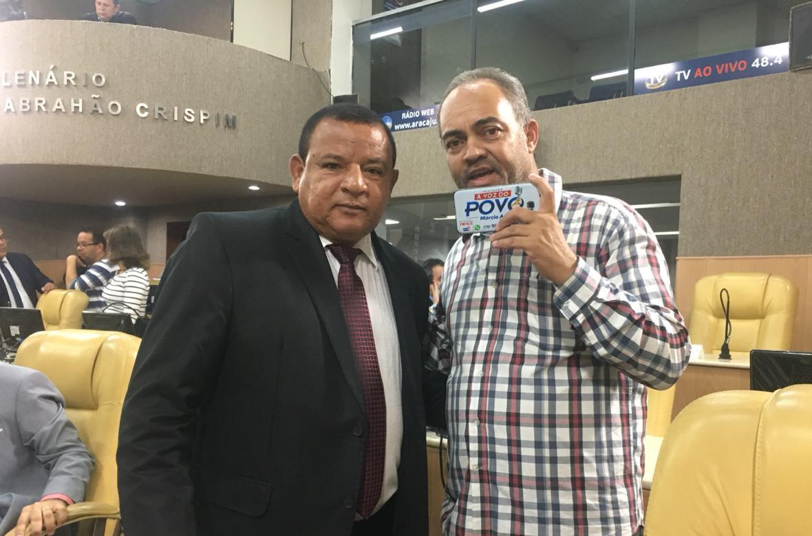 Vereador Américo de Deus fala sobre fechamento de matadouros em Sergipe em programa de rádio