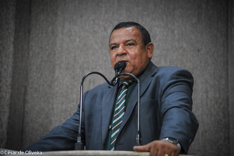 Vereador Américo de Deus lamenta o desemprego em Aracaju