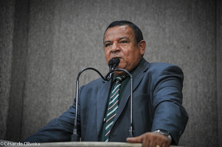 Vereador Américo de Deus lamenta o desemprego em Aracaju