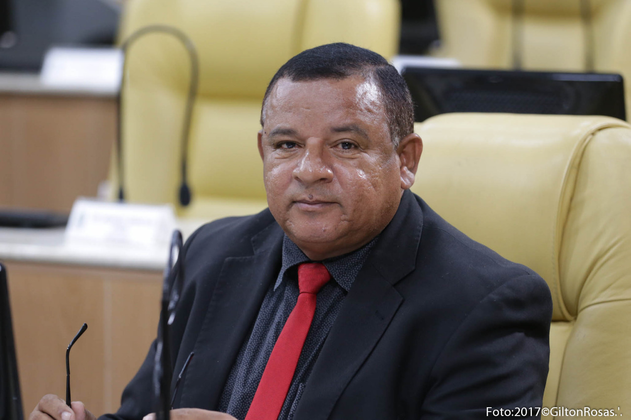 Vereador Américo de Deus protocolou emendas para LOA