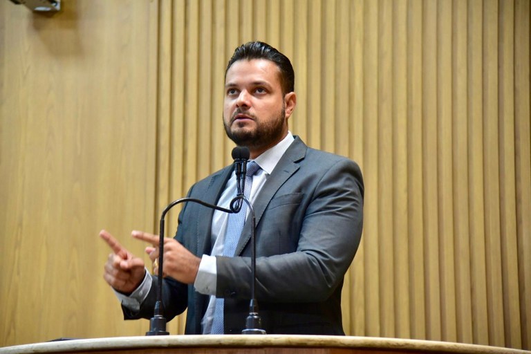 Vereador Anderson de Tuca cobra urgência na aplicação de emendas na Saúde