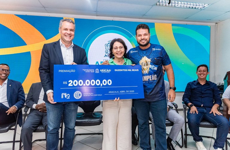 Vereador Anderson de Tuca comemora patrocínio a clubes de futebol da capital