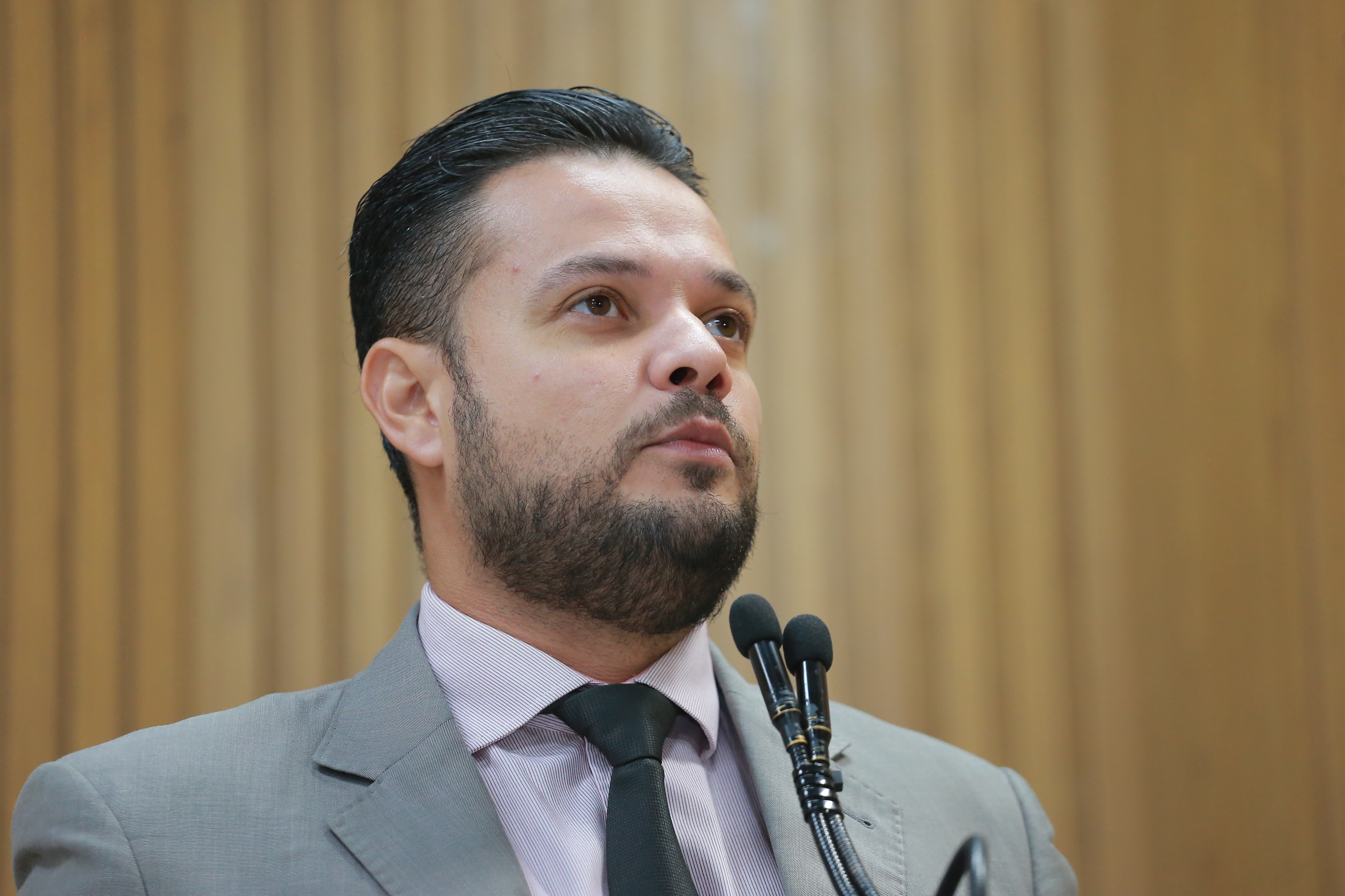 Vereador Anderson de Tuca critica e pede melhorias no trabalho da Deso