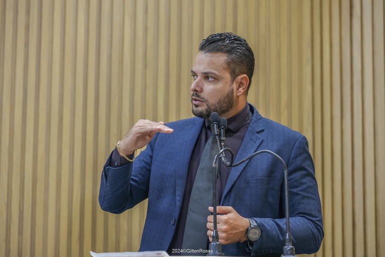 Vereador Anderson de Tuca destaca ônibus elétricos e incentivos para veículos sustentáveis