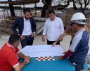 Vereador Anderson de Tuca realiza nova visita às obras da Praça Dom José Thomaz 