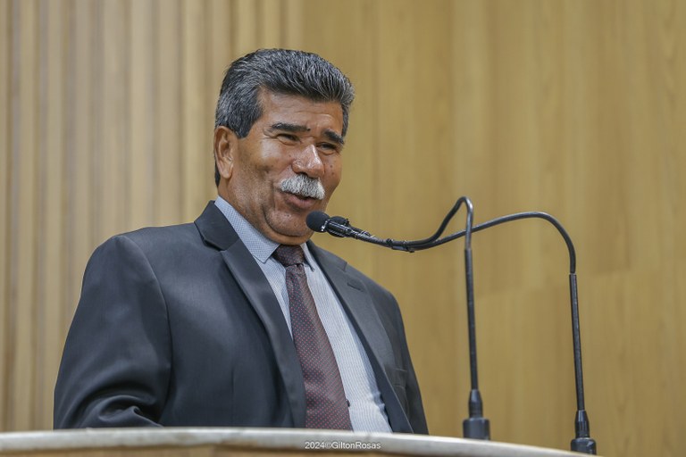 Vereador Bigode clama por reparos imediatos na rede de esgoto do Santa Maria. 