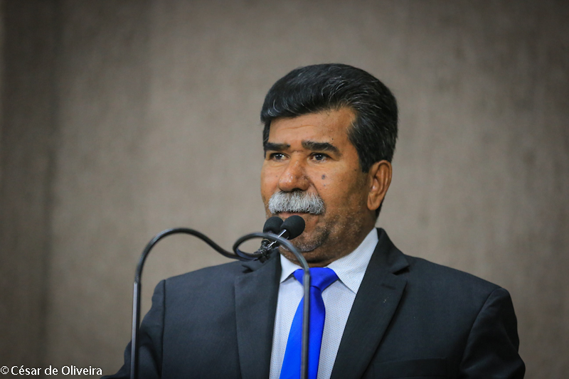 Bigode do Santa Maria agradece àqueles que contribuem à Aracaju