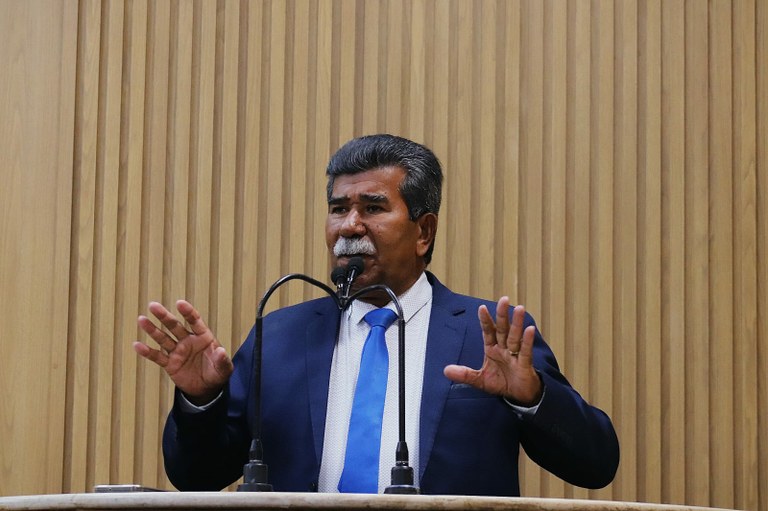 Vereador Bigode solicita informações sobre obra da Biblioteca Municipal Clodomir Silva, localizada no Siqueira Campos