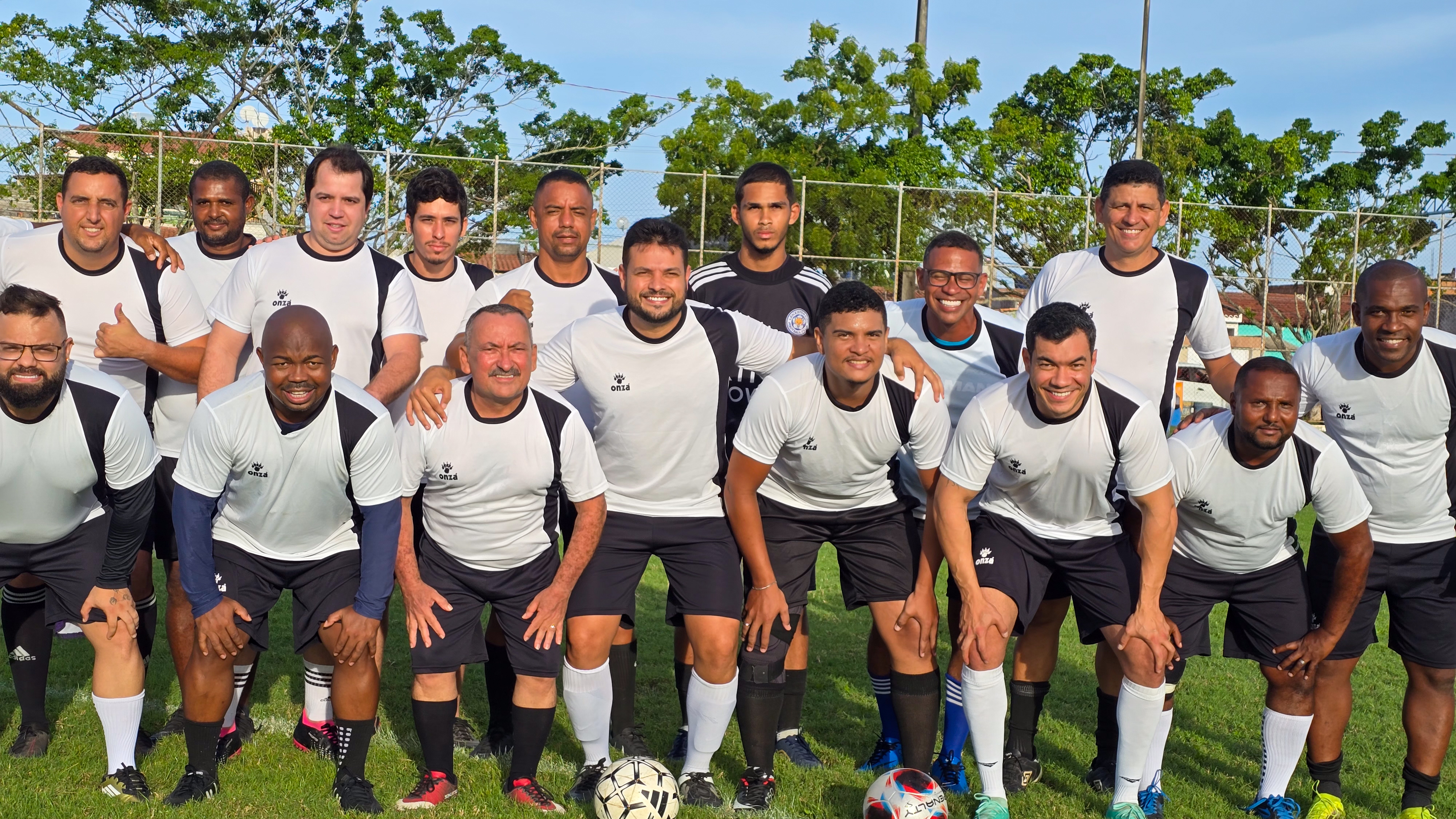 Vereador Binho participa de jogo na reinauguração da Arena Anchietão 