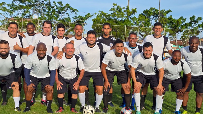 Vereador Binho participa de jogo na reinauguração da Arena Anchietão 