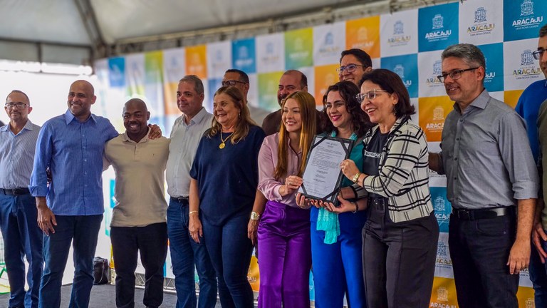 Vereador Binho prestigia assinatura de ordem de serviço para nova unidade de Saúde e academia da cidade no bairro Soledade