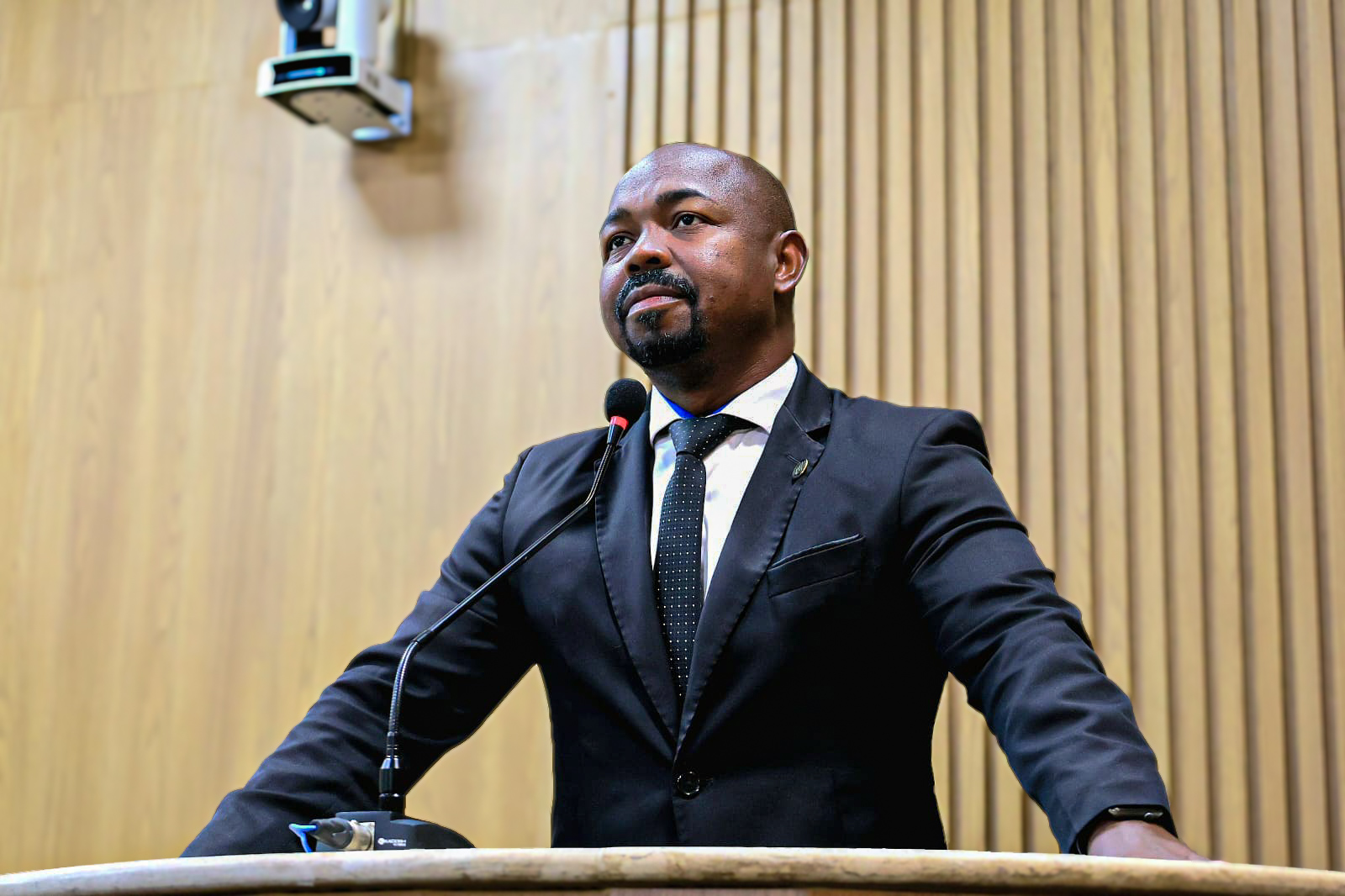 Vereador Binho protocola projeto de lei para ampliar acesso à informação sobre medicamentos nas UBS 