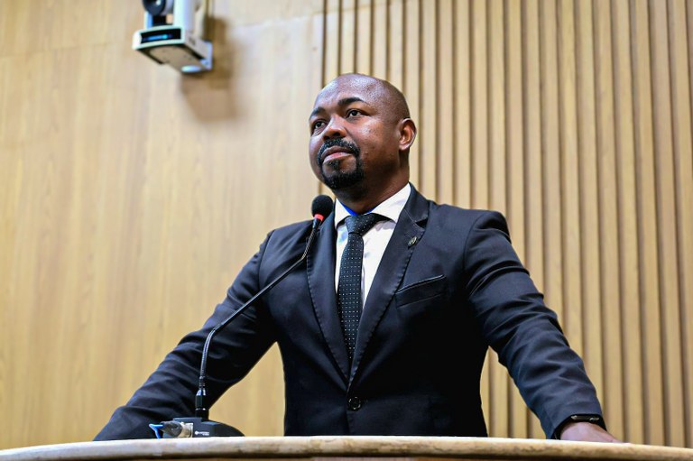 Vereador Binho protocola projeto de lei para ampliar acesso à informação sobre medicamentos nas UBS 