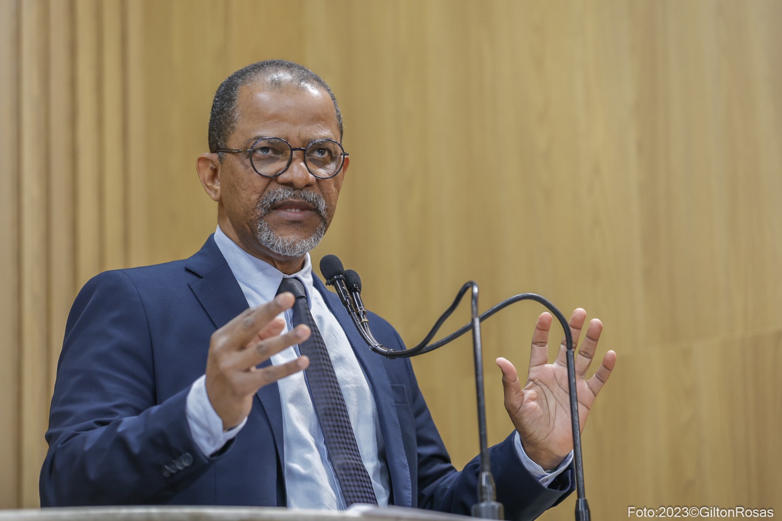 Vereador Bittencourt parabeniza prefeitura pela construção de novas casas na Ocupação das Mangabeiras