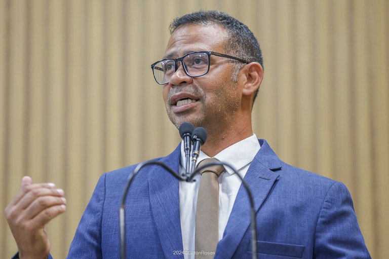 Vereador Byron cobra melhorias de sinalização próximo ao Ciras