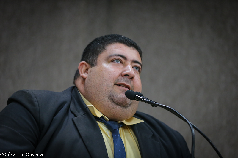Vereador Cabo Didi critica Prefeitura pelo imposto pago em placas de estabelecimento