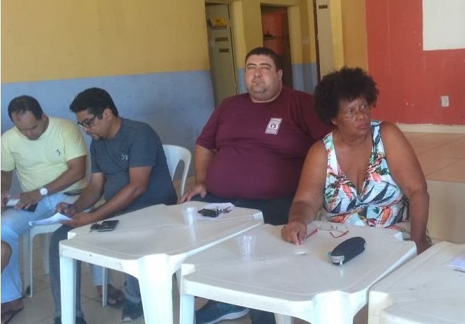 Vereador Cabo Didi se reúne com população para resolver problemas do posto de saúde