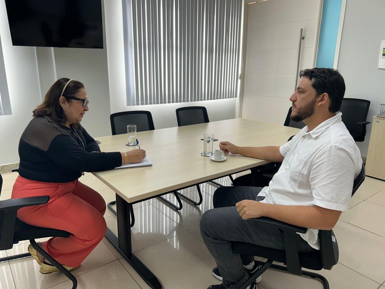 Vereador Camilo cobra solução da Secretaria de Educação sobre matrículas na rede municipal 