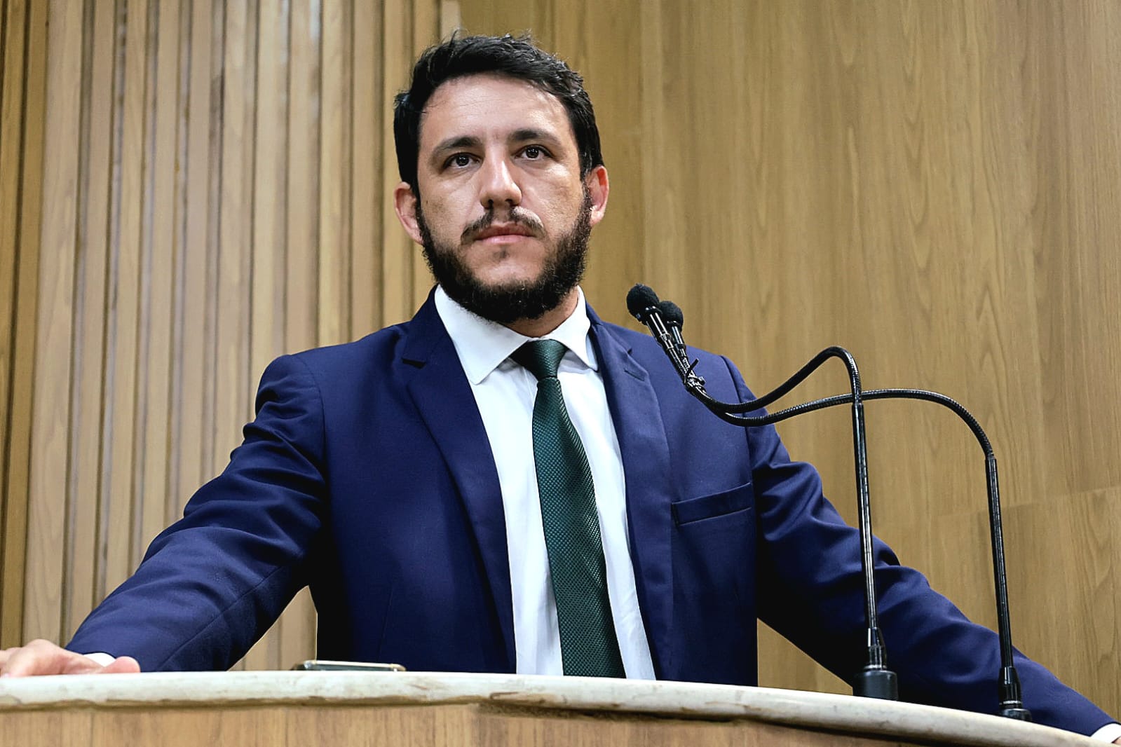  Vereador Camilo Daniel demonstra preocupação com indícios de irregularidades em contratos de TI da Prefeitura de Aracaju