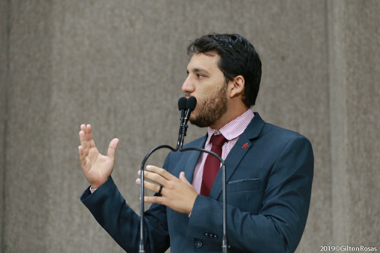 Vereador Camilo denuncia a política de preços dos combustíveis no Brasil