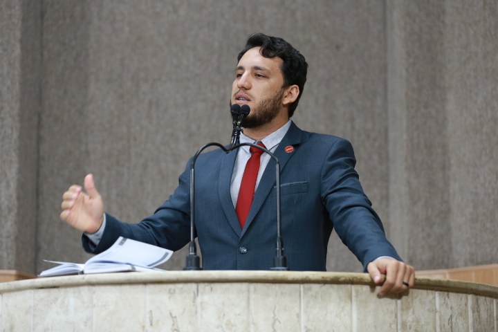 Camilo protocola Projeto de Lei que proíbe multa por perda do ticket de estacionamentos