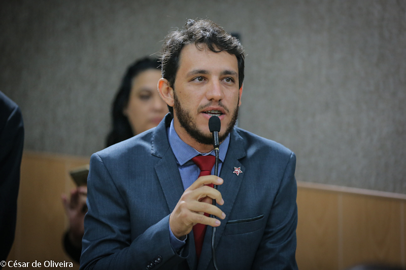 Vereador Camilo protocola Projeto de Lei que visa proteção à mulher de Aracaju