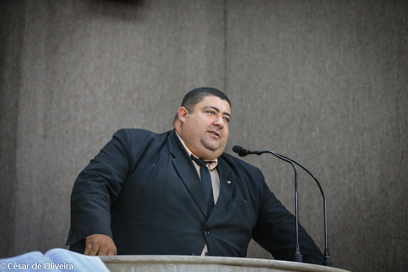 Vereador Didi cobra que serviço seja concluído no Santa Tereza