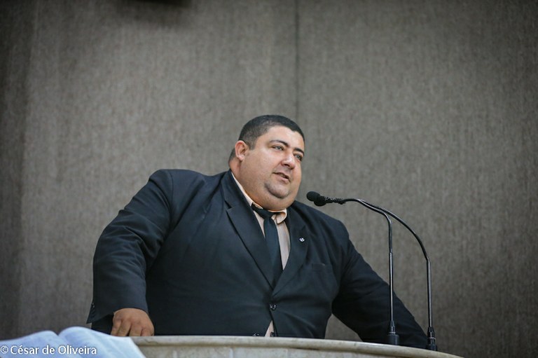 Vereador Didi cobra que serviço seja concluído no Santa Tereza