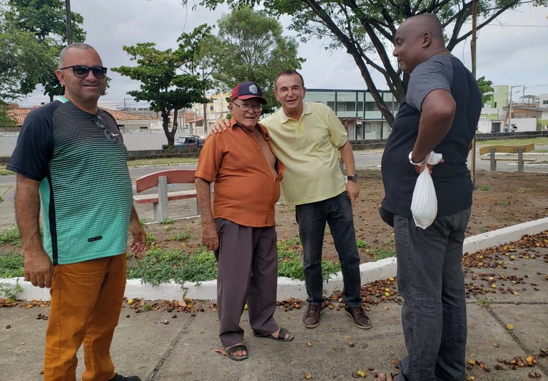 Vereador Dr. Gonzaga faz visita nas ruas do Conjunto Médici