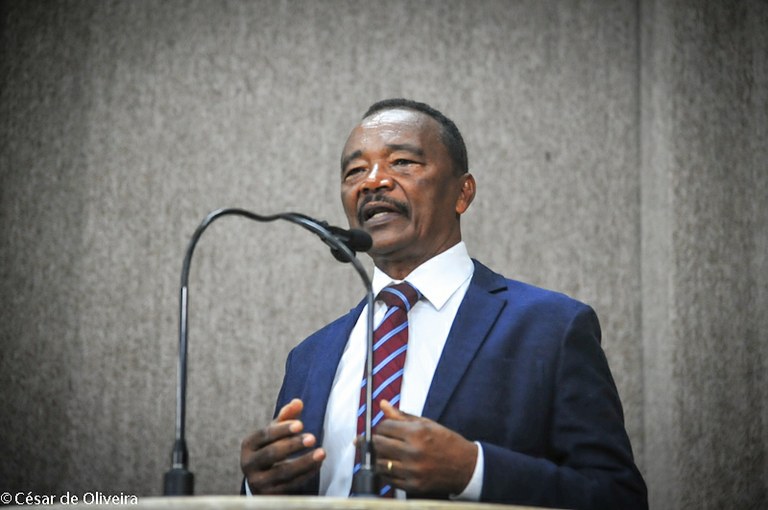 Vereador Dr. Manuel Marcos denuncia abandono de escola