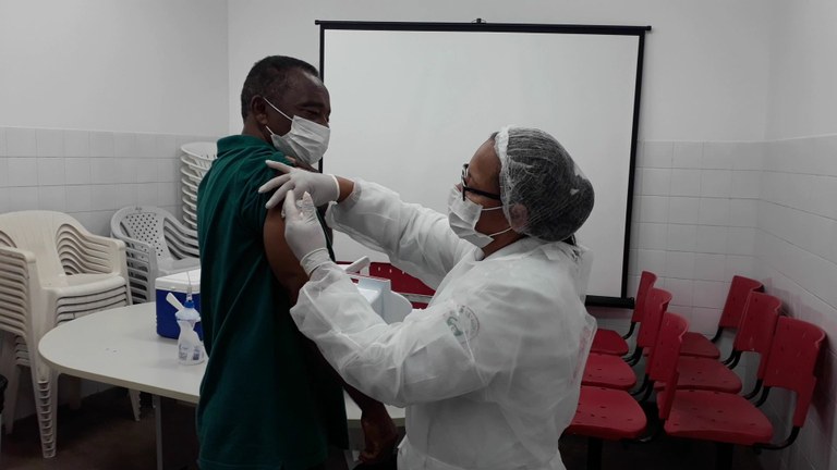 Vereador Dr. Manuel Marcos incentiva a imunização de idosos