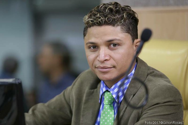 Vereador e Secretário visitam Barracão Cultural e comunidade será beneficiada com reforma 