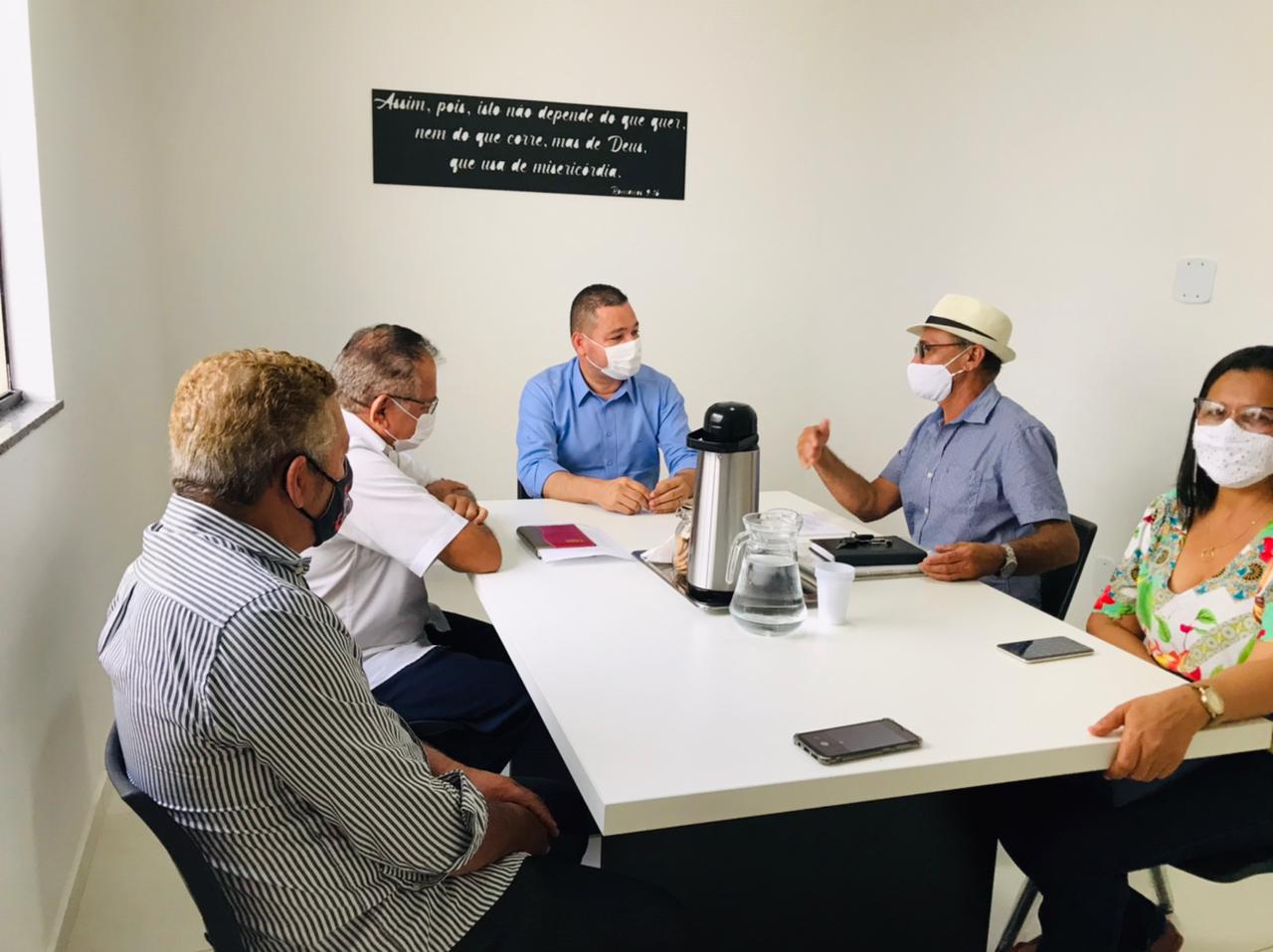 Vereador Eduardo Lima se reúne com representantes do bairro Marivan