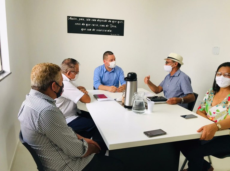 Vereador Eduardo Lima se reúne com representantes do bairro Marivan