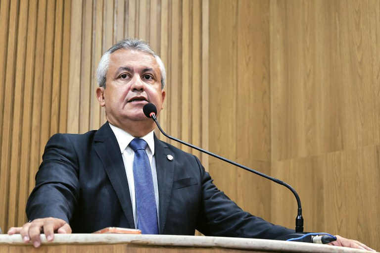 Vereador Elber Batalha apresenta moção de aplausos à cientista brasileira por descoberta que pode revolucionar tratamento de tetraplegia