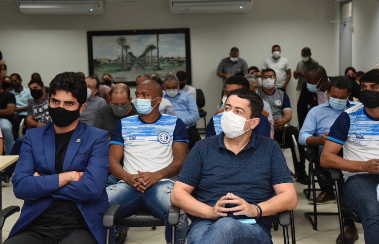 Vereador Fabiano Oliveira participa da assinatura do Termo de Fomento com a Federação Sergipana de Futebol