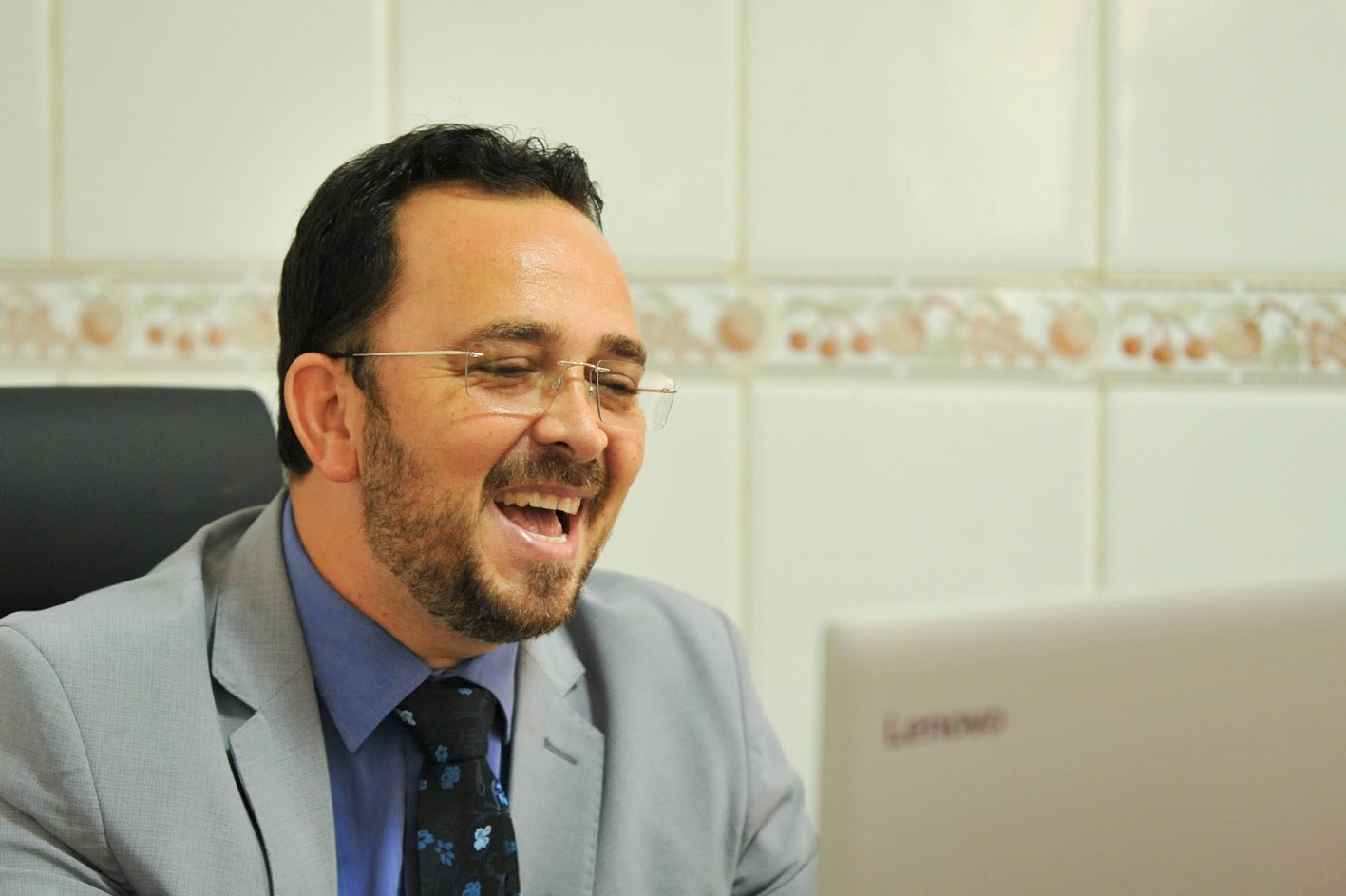 Vereador Fábio Meireles comemora a chegada de novas doses de vacinas