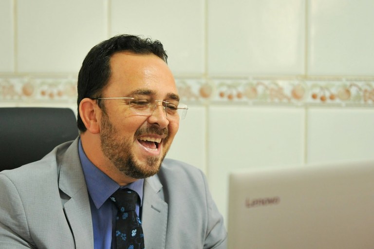 Vereador Fábio Meireles comemora a chegada de novas doses de vacinas