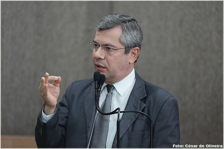 Vereador Iran Barbosa apoia a greve do Magistério municipal