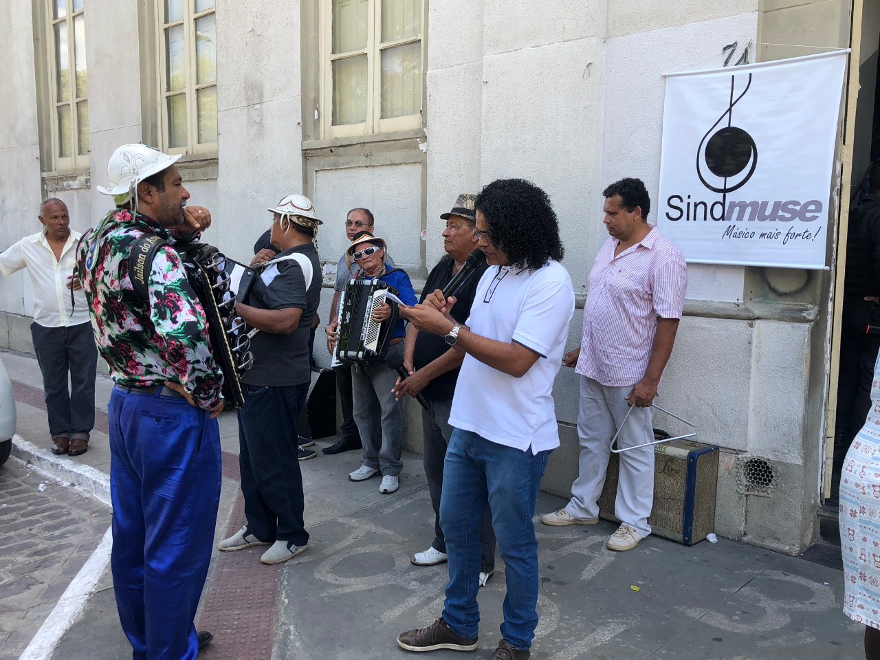 Vereador Iran Barbosa presta solidariedade aos músicos sergipanos