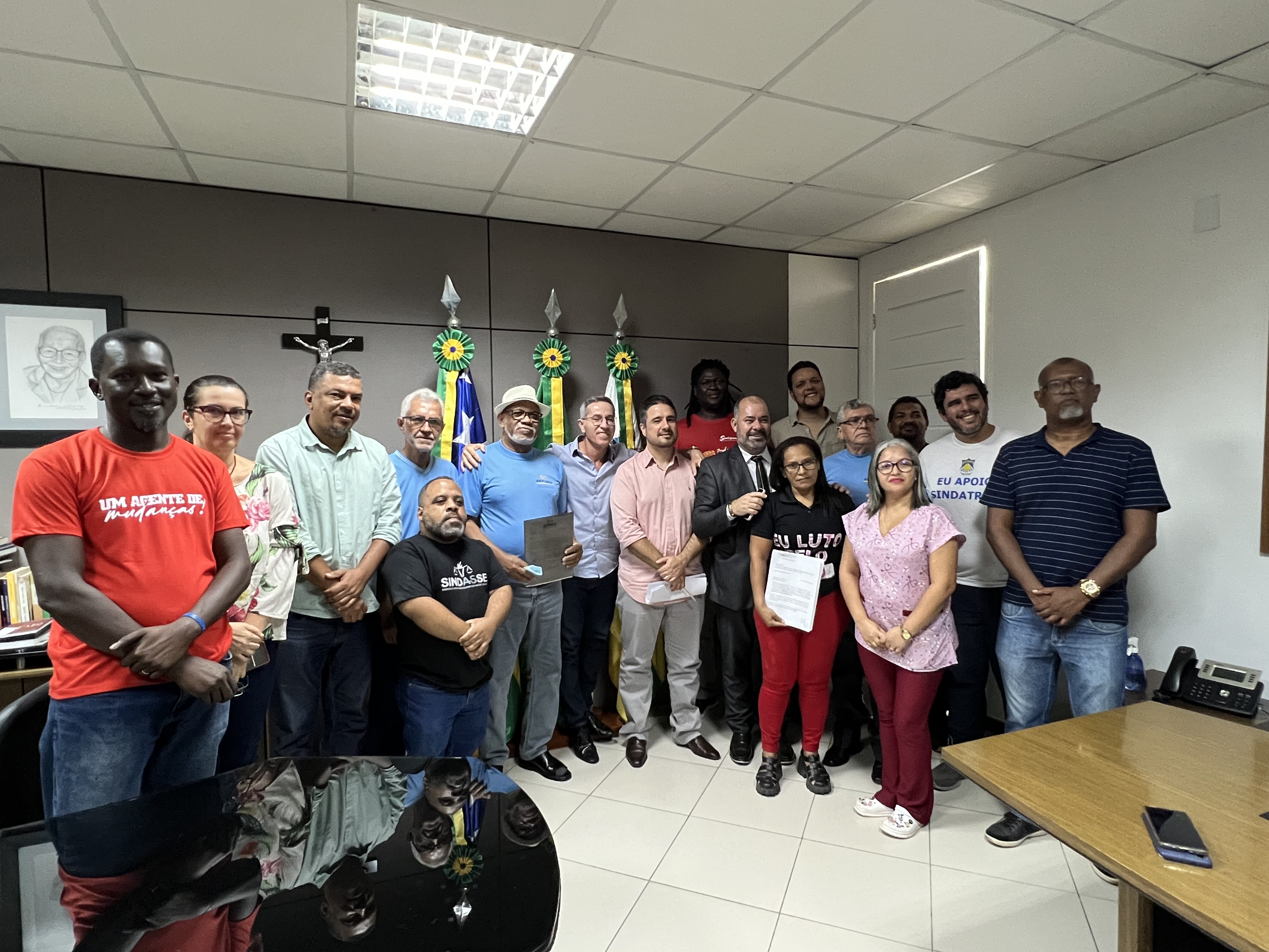 Vereador Isac articula reunião entre representantes de sindicatos e prefeito interino