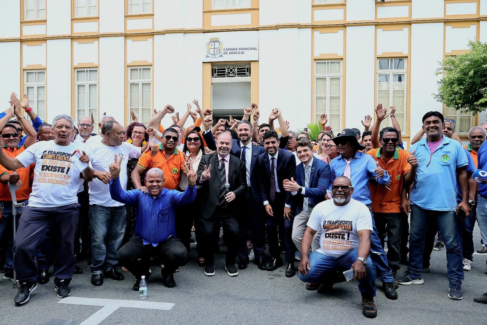 Vereador Isac celebra aprovação unânime de projeto que regulamenta transporte complementar em Aracaju