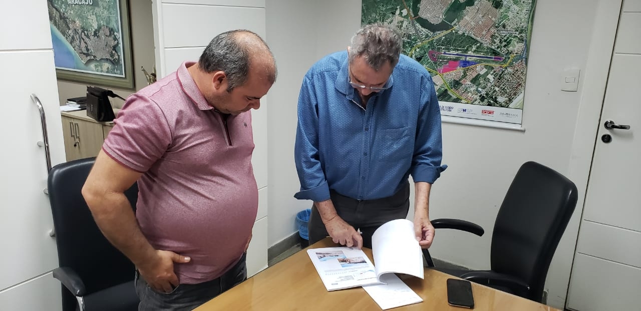 Vereador Isac cobra andamento de obras a Emurb