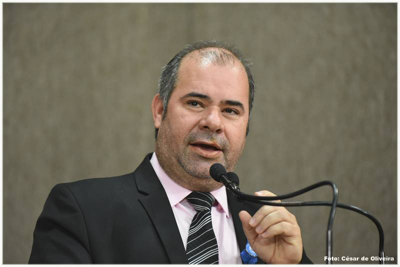 Vereador Isac denuncia descaso da Deso no Marivan