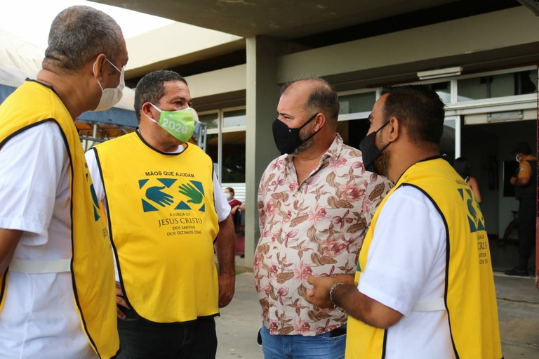 Vereador Isac participa de ação com grupo "Mãos que Ajudam" no Hemose